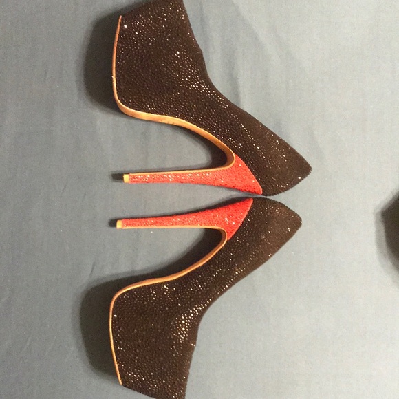 Heels - Picture 3 of 4